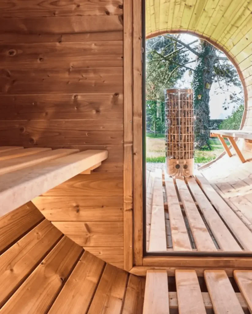 Espace sauna privatif du gîte À Bicyclette à Yvoir, moment de détente haut de gamme dans un cadre authentique